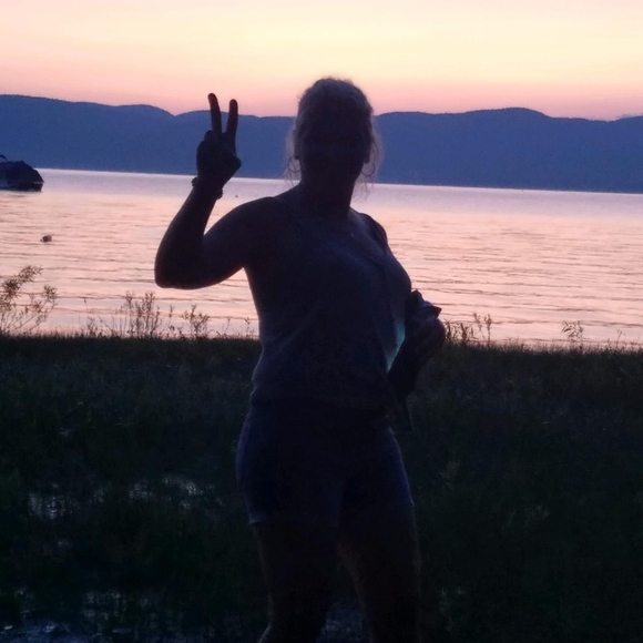 Meet your Posher, Cindy - Picture 1 of 1